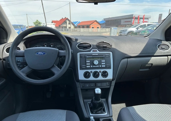 Ford Focus cena 7700 przebieg: 286400, rok produkcji 2004 z Sochaczew małe 121